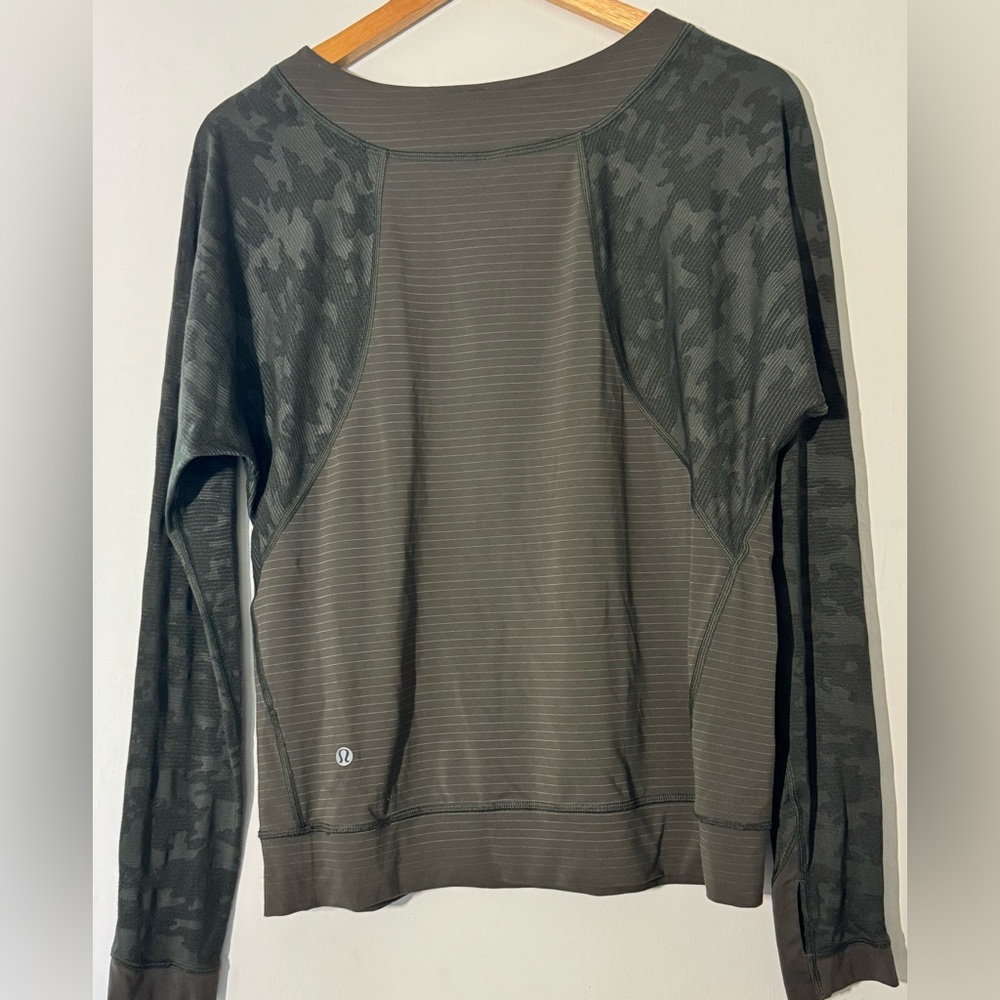 LULULEMON LONG SLEEVE CAMO TOP — SIZE 6 (based on measurements) - Picture 7 of 11